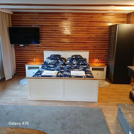 Apartamentvanessa คาร์ปัตซ์ ภายนอก รูปภาพ