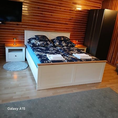 Apartamentvanessa คาร์ปัตซ์ ภายนอก รูปภาพ