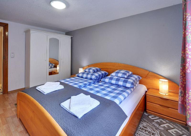 Apartamentvanessa คาร์ปัตซ์ ภายนอก รูปภาพ