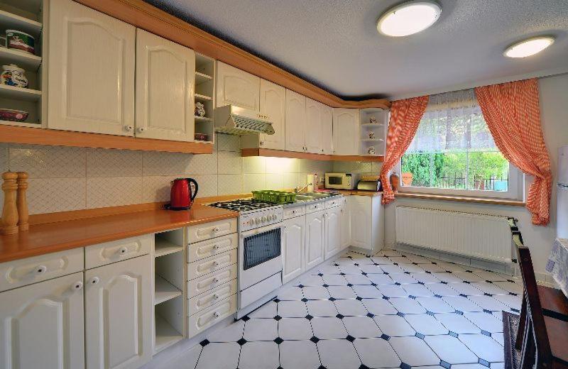Apartamentvanessa คาร์ปัตซ์ ภายนอก รูปภาพ