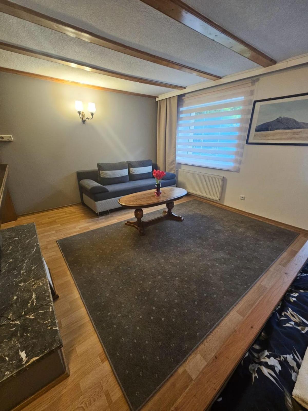 Apartamentvanessa คาร์ปัตซ์ ภายนอก รูปภาพ